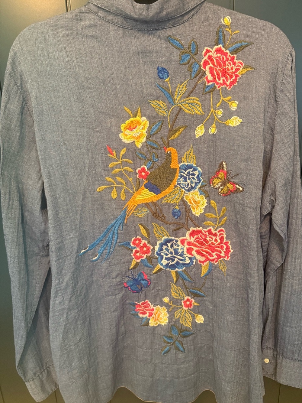 🦜Johnny Was Women’s Embroidered Floral Bird Chambray Button Up